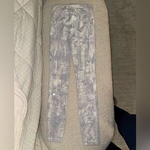 Lululemon Gray Patterned Leggings